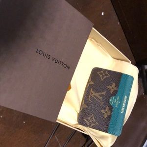 Brand new never used Louis Vuitton card case